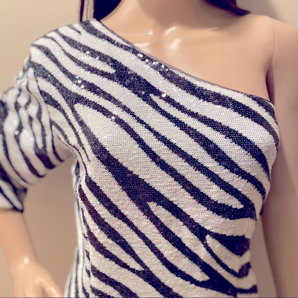 GUESS | Glow In The Dark Dress - Picture 5 of 15